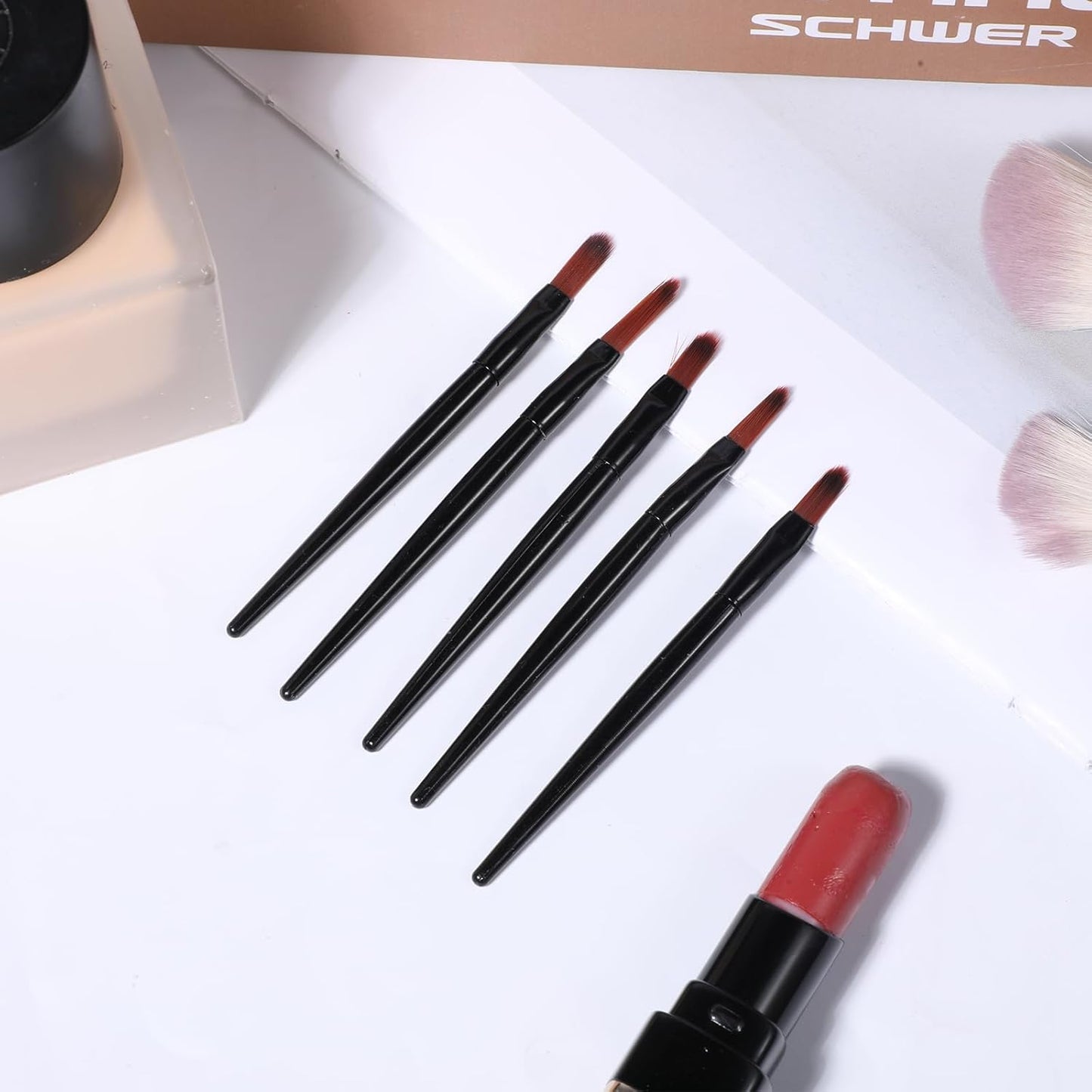 120Pcs Disposable Lip Brushes for Lipstick Brush Applicator Lip Applicators Lips Makeup Brushes for Concealer Eye Shadow Eyebrow Foundation Blending Cosmetic Tool