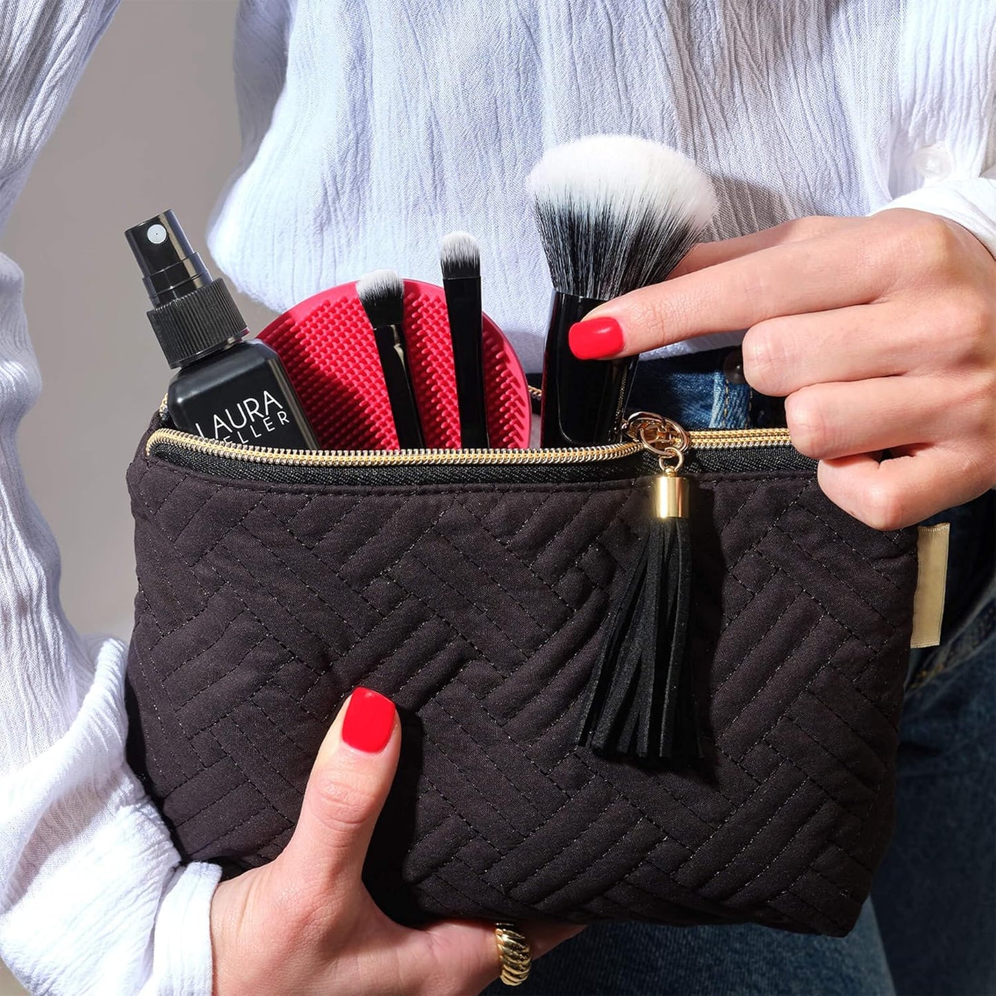 LAURA GELLER Full Face Powder Makeup Brush with Wooden Handle in Midnight Black – Foundation, Setting Powder, Blush, Bronzer, Highlighter and Luminizers – Sheer, Even Application and Blending Makeup